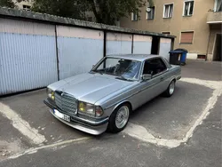 Silber Gebraucht 1977 Mercedes 230 AMG Coupé | 16.500 €