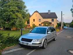 Silber Gebraucht 2003 VW Passat Kombi | 3.000 €
