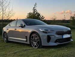 Grau Gebraucht 2023 Kia Stinger Kleinwagen | 42.500 € (Fairer Preis)
