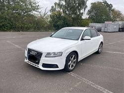 Weiß Gebraucht 2010 Audi A4 Ambiente Limousine | 5.700 € (Fairer Preis)
