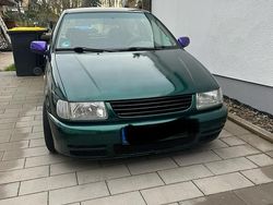 Grün Gebraucht 1996 VW Polo Kleinwagen | 1.000 €