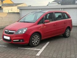 Rot Gebraucht 2007 Opel Zafira Cosmo Van / Kleinbus | 999 € (Superpreis)