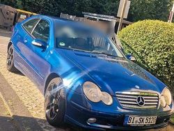 Blau Gebraucht 2003 Mercedes 200 Coupé | 2.000 €