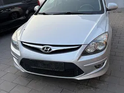 Silber Gebraucht 2011 Hyundai i30 Kombi | 2.900 € (Guter Preis)