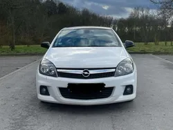 Weiß Gebraucht 2010 Opel Astra GTC Coupé | 3.000 € (Teuer)