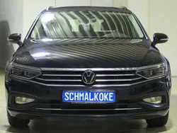 Deep black pearlescent (metallic) Gebraucht 2023 VW Passat Business Kombi | 26.950 € (Guter Preis)