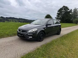 Grau Gebraucht 2012 Kia Ceed Spirit Kombi | 6.800 € (Etwas zu teuer)