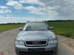Grau Gebraucht 2000 Audi A4 Kombi | 1.600 € (Superpreis)