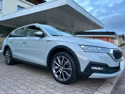 Grau Gebraucht 2021 Skoda Octavia Scout 4x4 Kombi | 28.490 € (Fairer Preis)