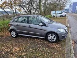 Grau Gebraucht 2009 Mercedes B170 Van / Kleinbus | 3.500 € (Teuer)