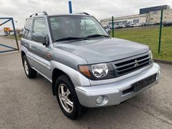 Grau Gebraucht 2005 Mitsubishi Pajero SUV | 4.780 € (Fairer Preis)