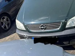 Grün Gebraucht 2000 Opel Zafira Van / Kleinbus | 1.500 €