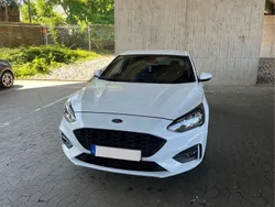Weiß Gebraucht 2018 Ford Focus ST-Line Limousine | 10.000 € (Superpreis)