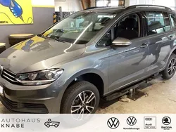 Außenfarbe: Gebraucht 2019 VW Touran Comfortline Van / Kleinbus | 23.880 € (Fairer Preis)