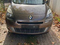 Braun Gebraucht 2011 Renault Grand Scénic III Van / Kleinbus | 4.000 €