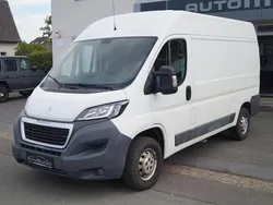 Weiß Gebraucht 2017 Peugeot Boxer Avantage Van | 14.890 € (Etwas zu teuer)