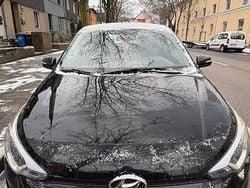 Schwarz Gebraucht 2016 Hyundai i20 Trend Kleinwagen | 6.500 € (Guter Preis)