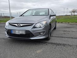 Grau Gebraucht 2012 Hyundai i30 Kleinwagen | 5.700 € (Fairer Preis)