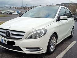 Weiß Gebraucht 2013 Mercedes B180 Van / Kleinbus | 8.900 € (Fairer Preis)
