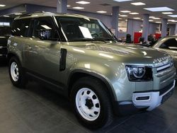 Grün Gebraucht 2024 Land Rover Defender SUV | 59.980 €