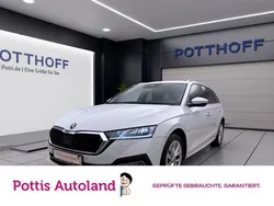 Weiss Gebraucht 2023 Skoda Octavia Style Kombi | 23.422 € (Guter Preis)