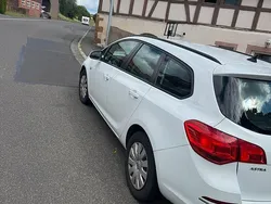 Weiß Gebraucht 2014 Opel Astra Kombi | 2.900 € (Guter Preis)