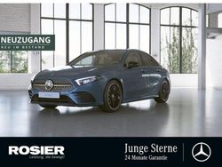 Blau / denimblau (metallic) Gebraucht 2022 Mercedes A250 AMG Limousine | 26.845 € (Fairer Preis)