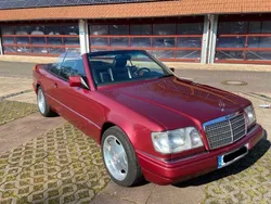Rot Gebraucht 1994 Mercedes E220 Cabrio | 49.500 €