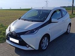 Weiß Gebraucht 2016 Toyota Aygo X-clusiv Kleinwagen | 5.999 € (Guter Preis)