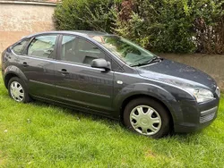 Grau Gebraucht 2006 Ford Focus Limousine | 2.500 € (Fairer Preis)