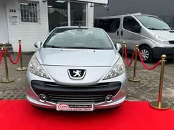 Grau Gebraucht 2007 Peugeot 207 CC Filou Cabrio | 3.599 € (Etwas zu teuer)