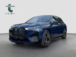 Blau Gebraucht 2022 BMW iX Sport Line SUV | 41.980 € (Etwas zu teuer)