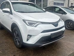 Weiß Gebraucht 2018 Toyota RAV4 Hybrid Team SUV | 14.900 € (Fairer Preis)