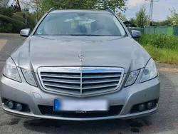 Grau Gebraucht 2010 Mercedes E250 Kombi | 6.390 € (Fairer Preis)