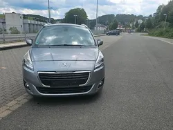 Grau Gebraucht 2015 Peugeot 5008 Style Van / Kleinbus | 8.950 € (Teuer)