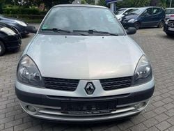 Silber Gebraucht 2003 Renault Clio II Authentique Limousine | 2.099 € (Fairer Preis)