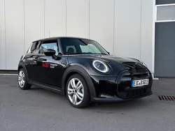 Schwarz Gebraucht 2022 Mini Cooper SE Kleinwagen | 20.990 € (Teuer)