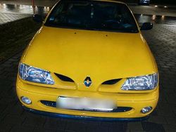 Gelb Gebraucht 1998 Renault Alaskan Abholung | 750 €