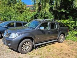 Grau Gebraucht 2012 Nissan Navara Abholung | 13.750 € (Etwas zu teuer)