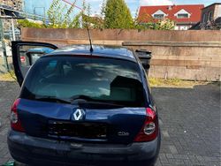 Blau Gebraucht 2002 Renault Clio II Kleinwagen | 1.200 € (Guter Preis)