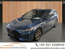 Blau Gebraucht 2024 Ford Focus ST-Line X Limousine | 24.980 € (Guter Preis)