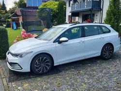 Weiß Gebraucht 2024 VW Golf VIII Kombi | 21.400 €