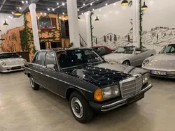 Blau Gebraucht 1983 Mercedes 200 Limousine | 15.990 €