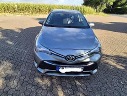 Grau Gebraucht 2016 Toyota Avensis Executive Limousine | 8.400 € (Superpreis)