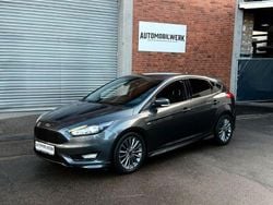 Grau Gebraucht 2018 Ford Focus ST-Line Limousine | 10.999 € (Fairer Preis)