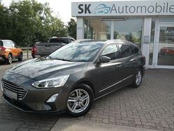 Grau Gebraucht 2019 Ford Focus Cool & Connect Limousine | 14.400 € (Fairer Preis)