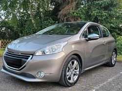 Braun Gebraucht 2014 Peugeot 208 Allure Kleinwagen | 7.990 €