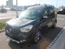 Grau Gebraucht 2015 Dacia Dokker Stepway Van | 14.900 €