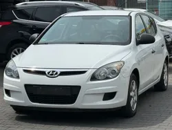 Weiß Gebraucht 2009 Hyundai i30 Edition+ Limousine | 3.350 € (Fairer Preis)