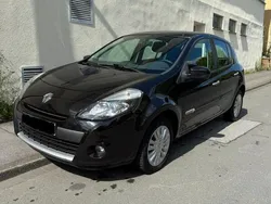 Schwarz Gebraucht 2010 Renault Clio II Expression Kleinwagen | 3.000 € (Etwas zu teuer)